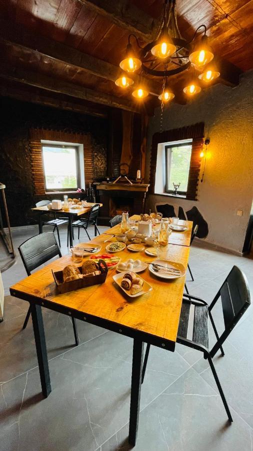 T'mogvi Hotel Hobbiton Near Vardzia Caves מראה חיצוני תמונה