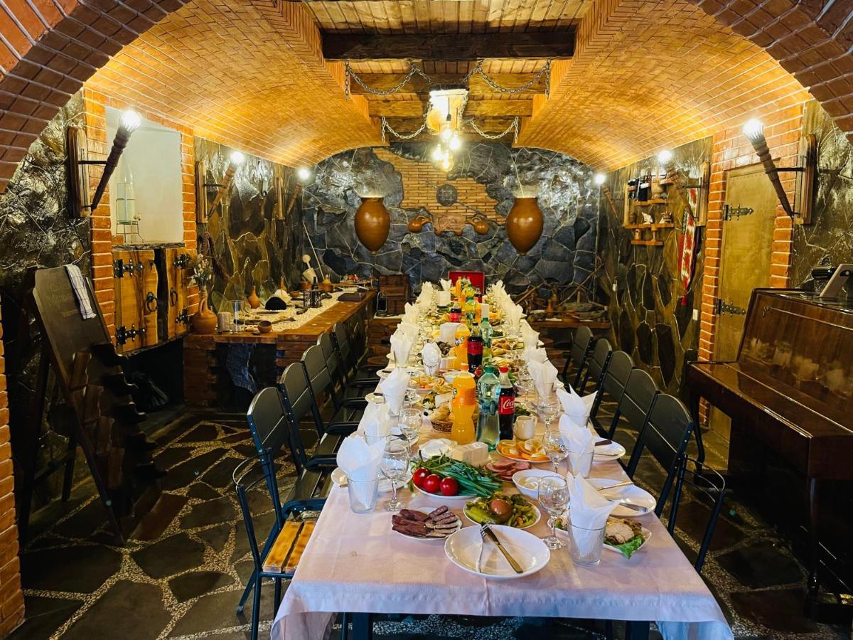 T'mogvi Hotel Hobbiton Near Vardzia Caves מראה חיצוני תמונה