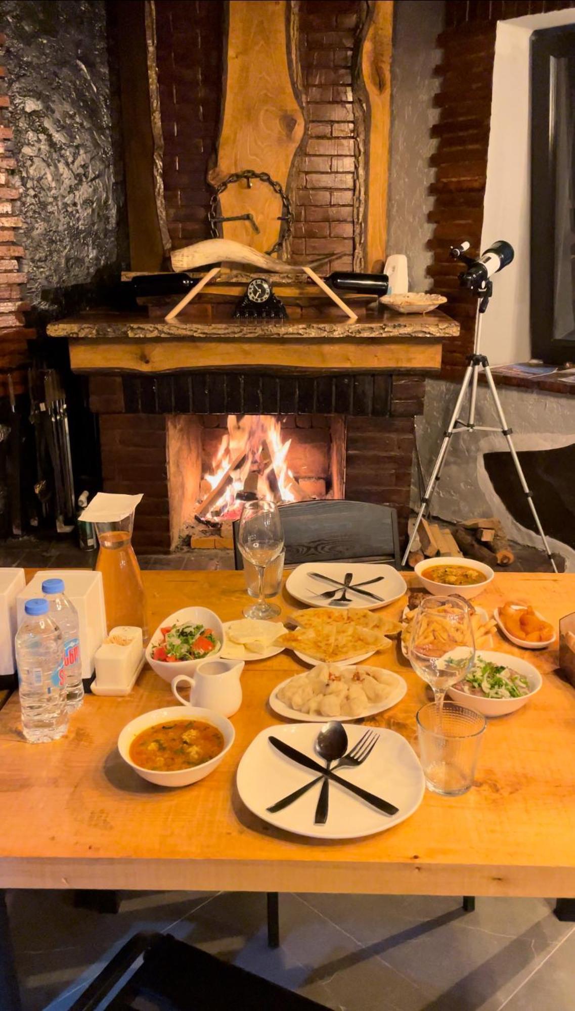 T'mogvi Hotel Hobbiton Near Vardzia Caves מראה חיצוני תמונה