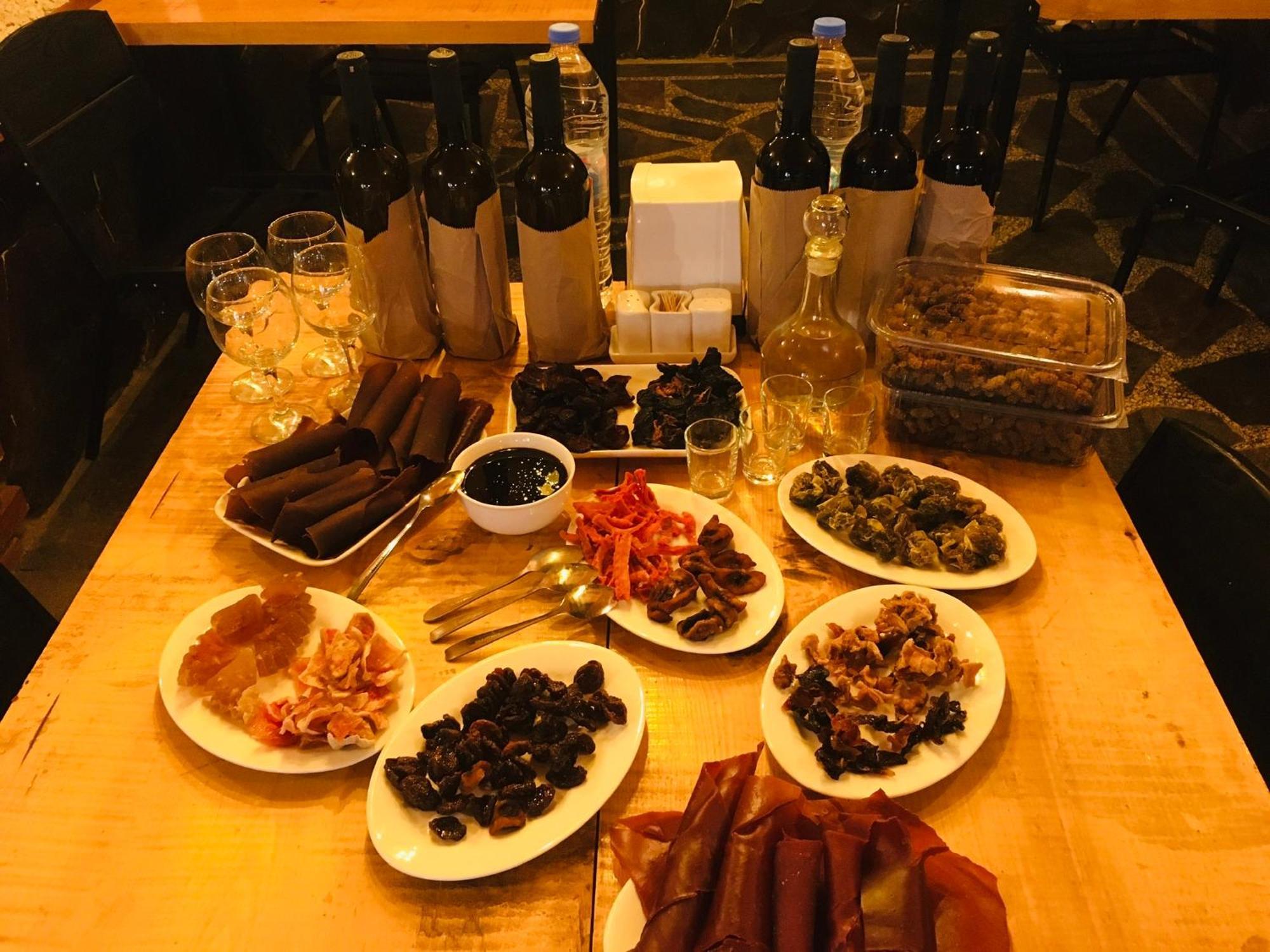 T'mogvi Hotel Hobbiton Near Vardzia Caves מראה חיצוני תמונה