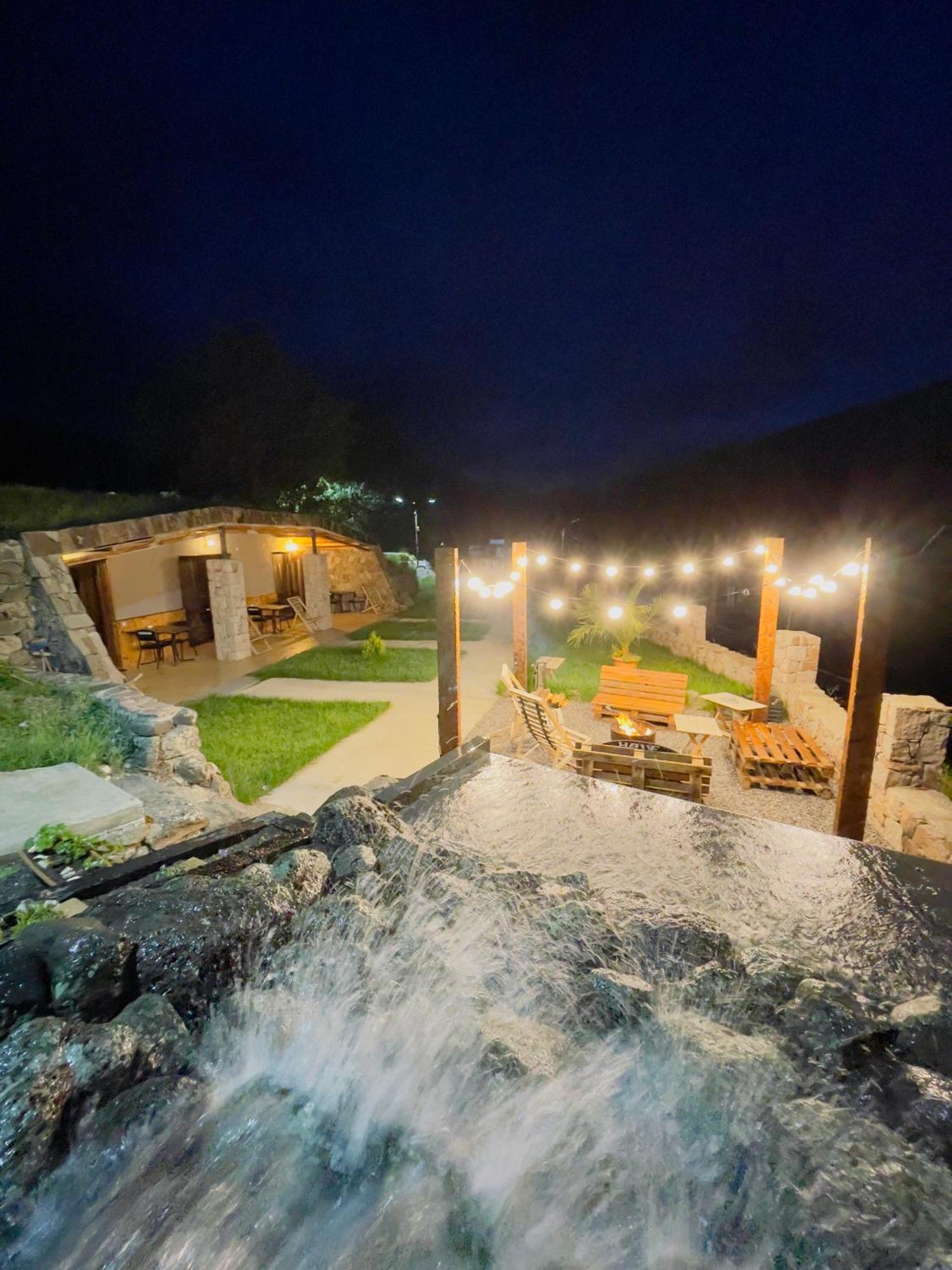 T'mogvi Hotel Hobbiton Near Vardzia Caves מראה חיצוני תמונה