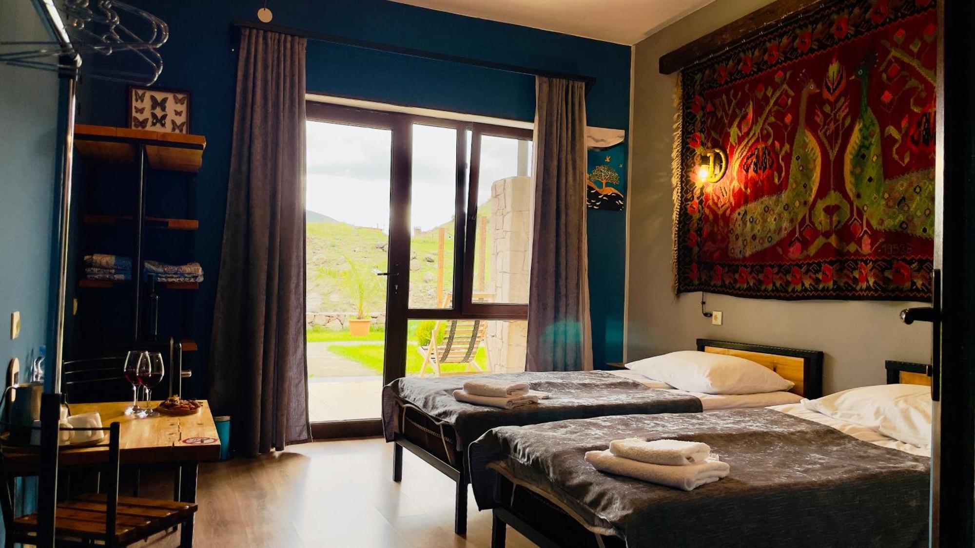 T'mogvi Hotel Hobbiton Near Vardzia Caves מראה חיצוני תמונה