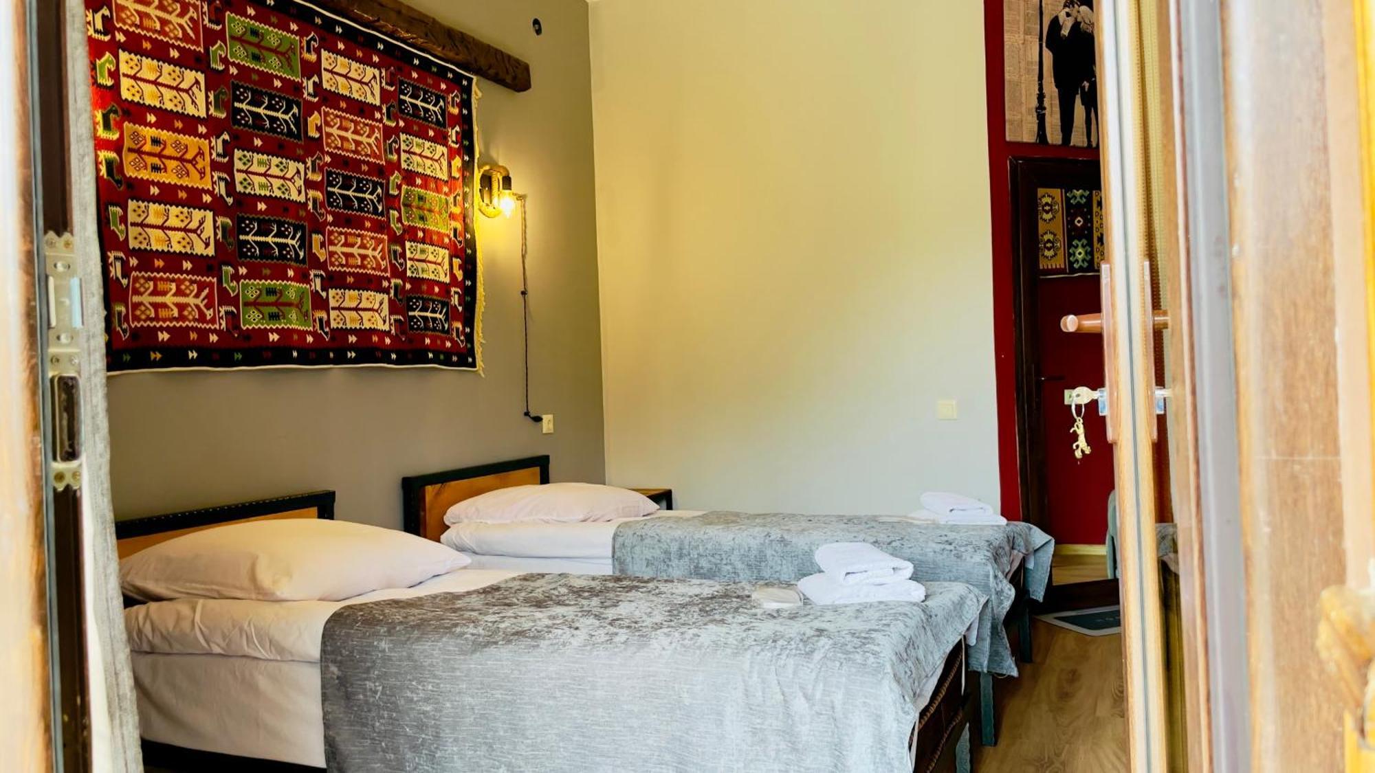 T'mogvi Hotel Hobbiton Near Vardzia Caves מראה חיצוני תמונה